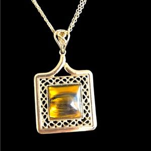 N145 Necklace vintage tiger’s eye pendant set in goldtone metal